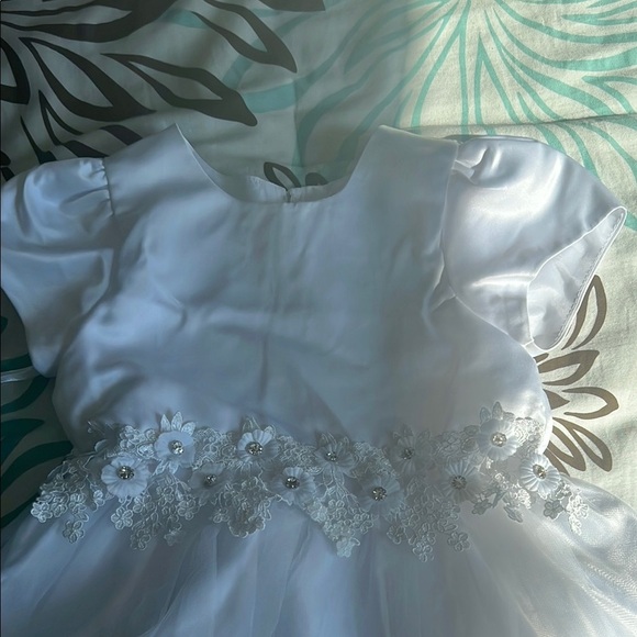 White with lace trim girls’ dress with bow headband size 3 - Picture 3 of 14